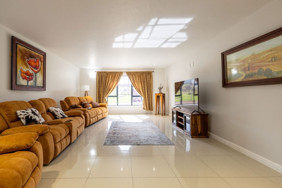 6 Bedroom Property for Sale in Stellenbosch Farms Western Cape